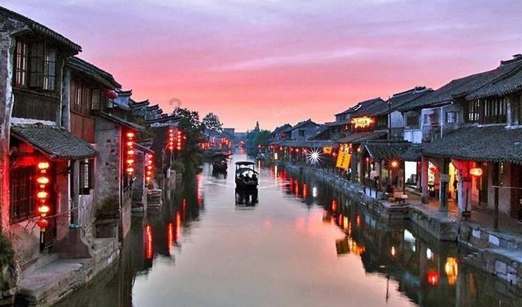 败家老公把2个鸡蛋打在西瓜里,用大火煮,出锅后全家笑了